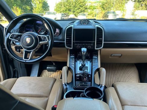 Used 2016 Porsche Cayenne AWD/4WD image 9