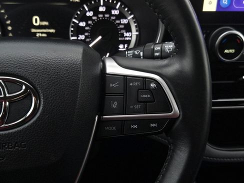 Certified 2024 Toyota Highlander XLE image 23