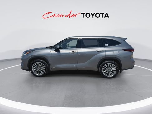 Certified 2026 Toyota Highlander Platinum image 5