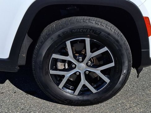 Used 2023 Jeep Grand Cherokee L Limited w/ Trailer Tow Group (B) AWD/4WD image 8