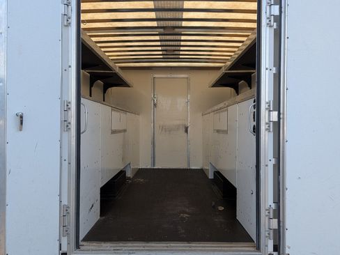 Certified 2022 Ford E-450 and Econoline 450 Super Duty w/ Power Windows & Locks Group RWD image 17
