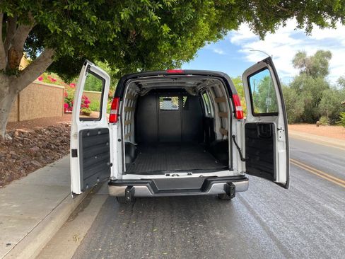 Used 2025 Chevrolet Express 2500 w/ Driver Convenience Package RWD image 10