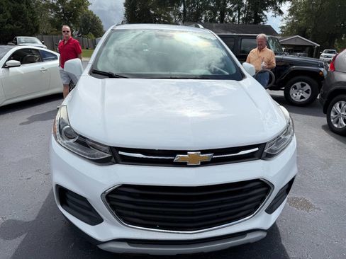 Used 2019 Chevrolet Trax LT w/ LT Convenience Package image 6