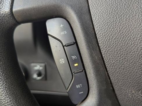 Used 2017 Chevrolet Express 2500 image 25