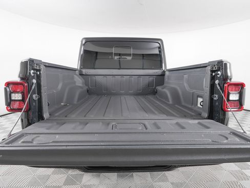 Used 2023 Jeep Gladiator Overland image 7