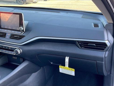 Used 2025 Nissan Altima 2.5 S image 16