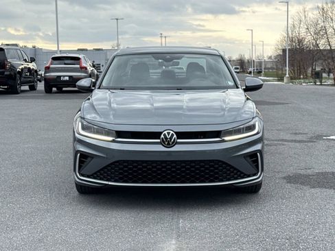 Used 2025 Volkswagen Jetta SE w/ Sunroof Package image 28