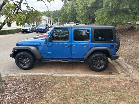 Used 2024 Jeep Wrangler Unlimited Sport AWD/4WD image 7