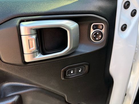 Used 2020 Jeep Gladiator Rubicon AWD/4WD image 14