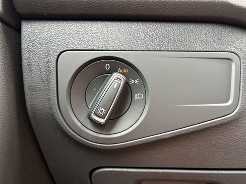 Used 2023 Volkswagen Tiguan SE image 30