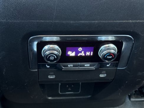 Used 2023 GMC Yukon Denali image 16