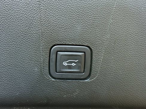 Used 2023 Chevrolet Traverse LT w/ Rear Camera Mirror Package AWD/4WD image 30