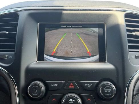 Used 2021 Jeep Grand Cherokee Laredo w/ Security & Convenience Group AWD/4WD image 9