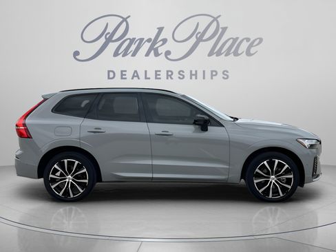 Used 2025 Volvo XC60 B5 Plus AWD/4WD image 9