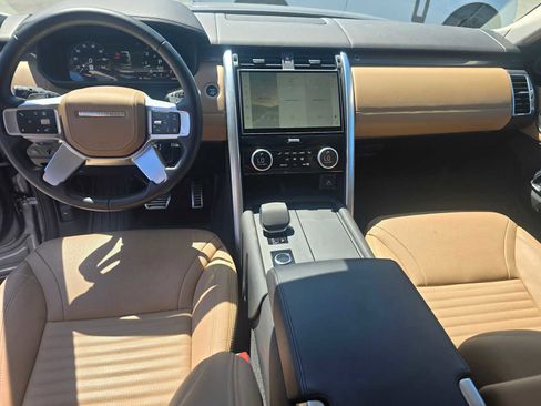 Used 2025 Land Rover Discovery Metropolitan Edition AWD/4WD image 20