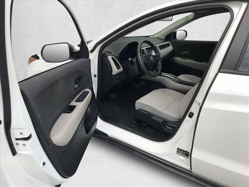 Used 2021 Honda HR-V LX image 10