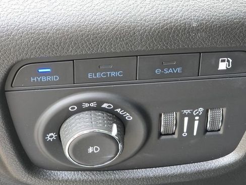 Used 2023 Jeep Grand Cherokee Overland w/ Luxury Tech Group IV AWD/4WD image 20