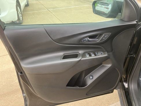 Used 2023 Chevrolet Equinox LT w/ Driver Convenience Package image 9