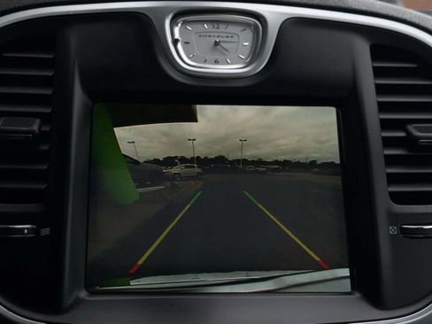 Used 2020 Chrysler 300 Limited image 8