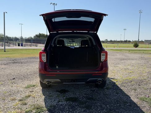 Used 2023 Ford Explorer XLT w/ Equipment Group 202A AWD/4WD image 5