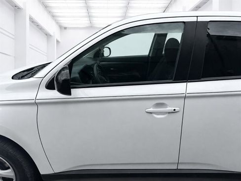 Used 2014 Mitsubishi Outlander ES FWD image 20