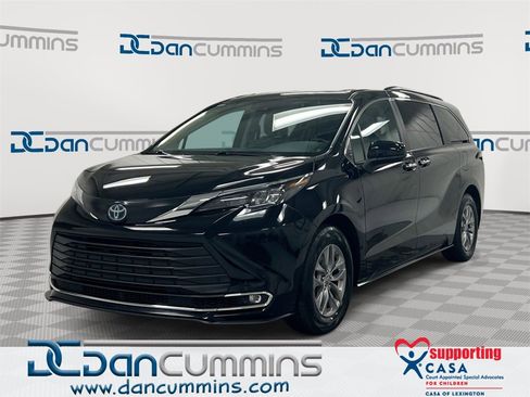 Used 2024 Toyota Sienna XLE image 1