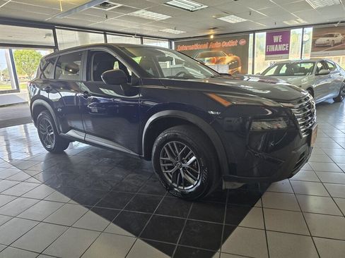 Used 2026 Nissan Rogue SV AWD/4WD image 3