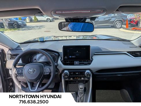 Used 2025 Toyota RAV4 XLE AWD/4WD image 6