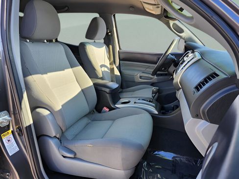 Used 2012 Toyota Tacoma PreRunner image 16