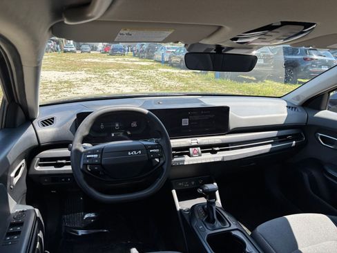 Used 2025 Kia K4 LXS FWD image 35