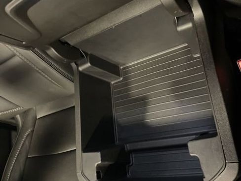 Used 2025 GMC Yukon Denali image 31