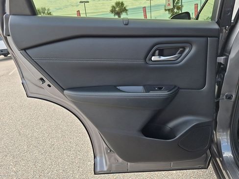 Used 2025 Nissan Rogue SV w/ SV Premium Package FWD image 28
