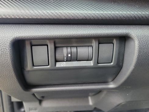 Used 2024 Subaru Crosstrek 2.0i Premium image 23