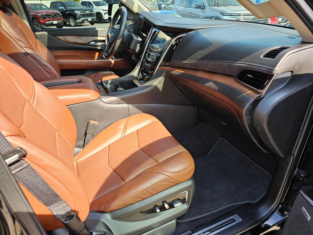 Used 2020 Cadillac Escalade Premium Luxury w/ Escalade Sport Edition AWD/4WD image 13