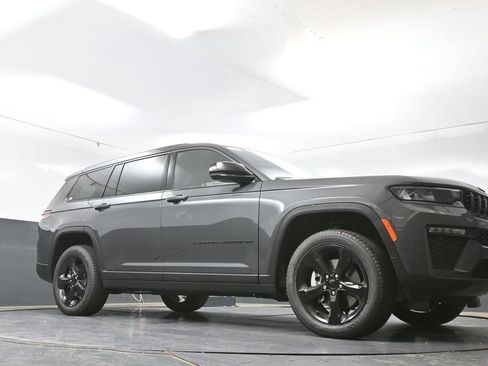 New 2026 Jeep Grand Cherokee L Limited w/ Limited Altitude Package AWD/4WD image 40