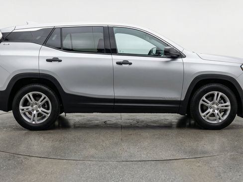 Used 2024 GMC Terrain SLE FWD image 11