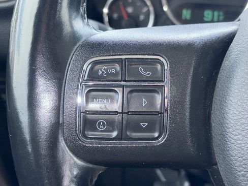 Used 2018 Jeep Wrangler Unlimited Rubicon w/ Connectivity Group AWD/4WD image 9
