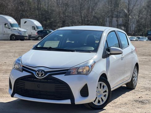 Used 2016 Toyota Yaris L image 2