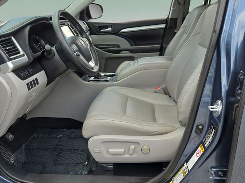 Used 2017 Toyota Highlander XLE FWD image 9