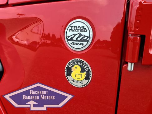 Used 2022 Jeep Gladiator Overland w/ Cold Weather Group image 14