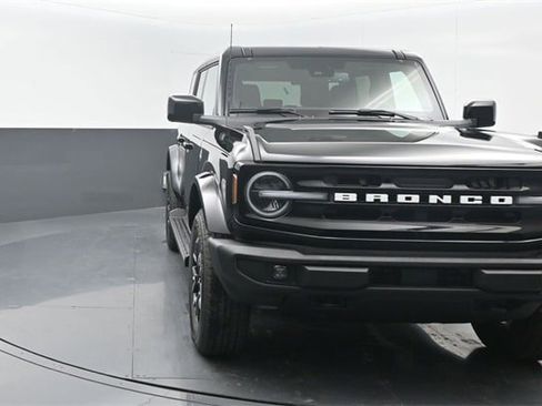 New 2025 Ford Bronco Outer Banks image 2