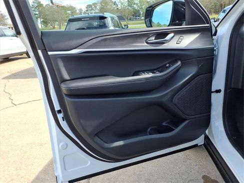 New 2025 Jeep Grand Cherokee L Limited image 23