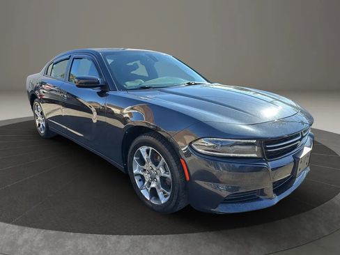 Used 2017 Dodge Charger SE image 3
