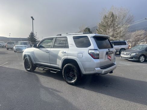 Used 2018 Toyota 4Runner TRD Off-Road Premium image 5