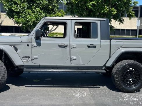 Used 2021 Jeep Gladiator Sport AWD/4WD image 5