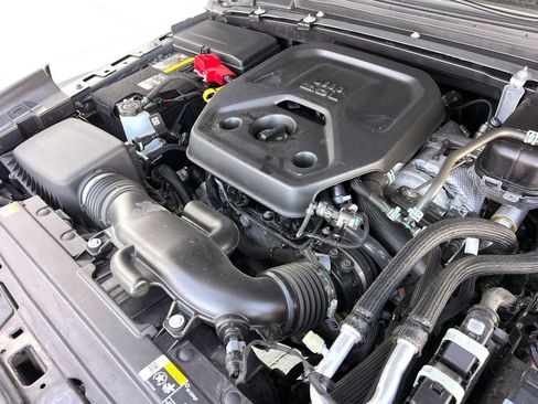 Used 2023 Jeep Wrangler Unlimited w/ Sun & Screen Package image 38