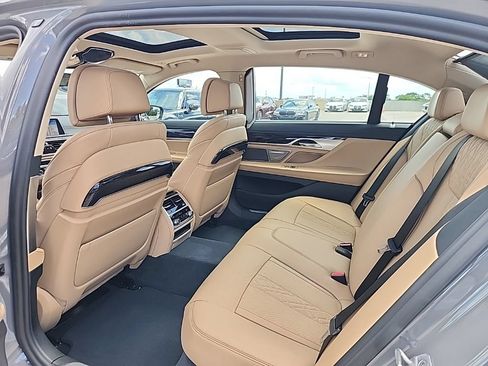 Used 2022 BMW 740i w/ Premium Package RWD image 3