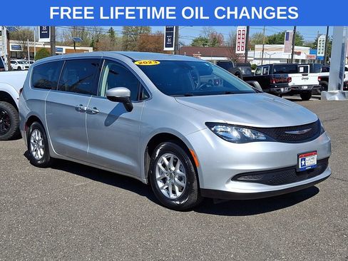 Used 2023 Chrysler Voyager LX FWD image 1