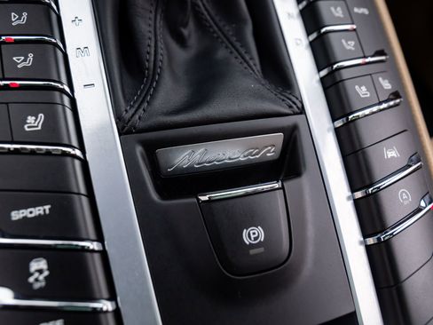 Certified 2021 Porsche Macan S image 27