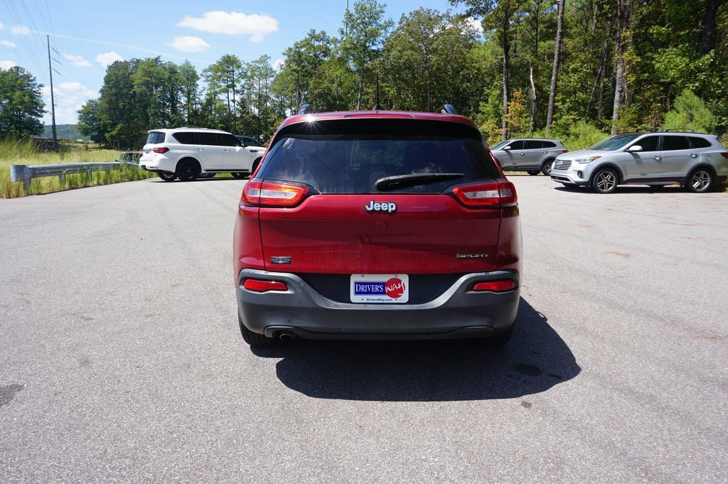 Used 2017 Jeep Cherokee Sport FWD image 19